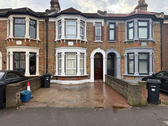 5 Bedroom Terraced House To Rent In Thorold Road, Ilford, IG1