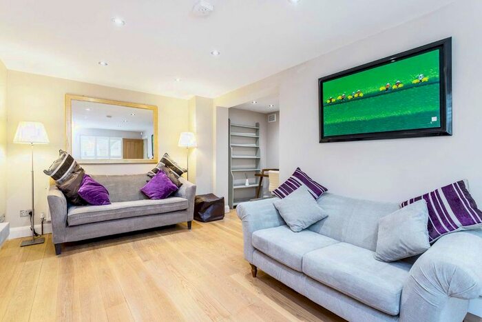 3 Bedroom Property To Rent In Winchester Street, London, SW1V