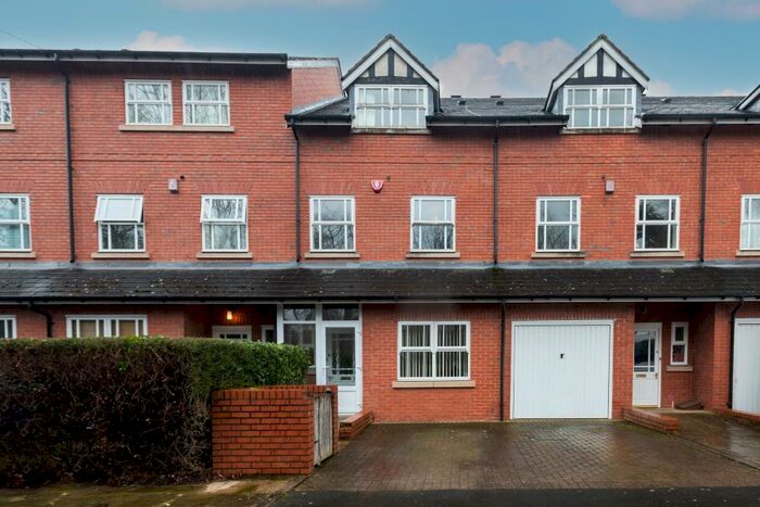 4 Bedroom Town House To Rent In Riverside Drive, Birmingham, B29