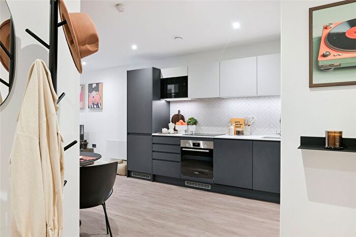 1 Bedroom Flat To Rent In Uncle Leeds, Whitehall, LS12