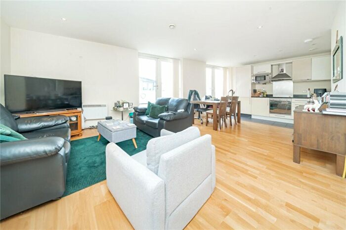 2 Bedroom Apartment To Rent In Drayton Park, London, N5