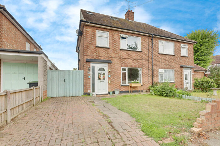 4 Bedroom Semi-Detached House For Sale In Herbert Road, Southend-on-sea, SS3