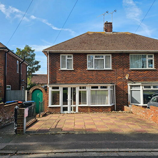 3 Bedroom Semi Detached House For Sale In Yoakley Square, Margate, CT9