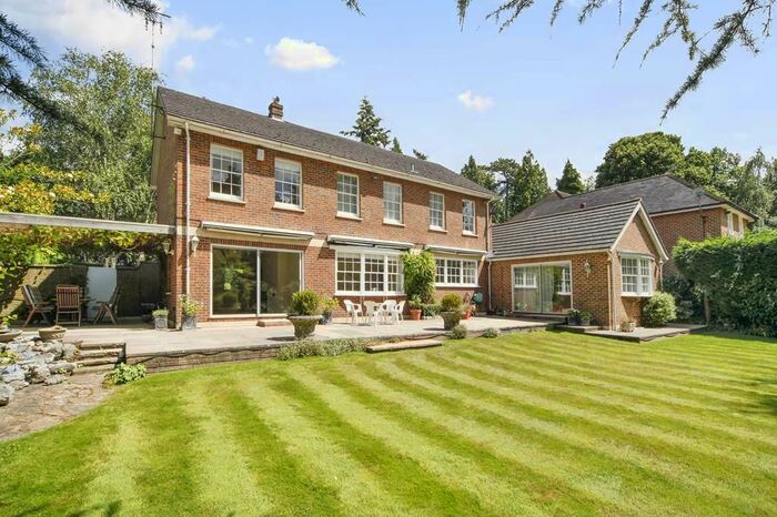 6 Bedroom Detached House To Rent In Grenville Close, Cobham, KT11