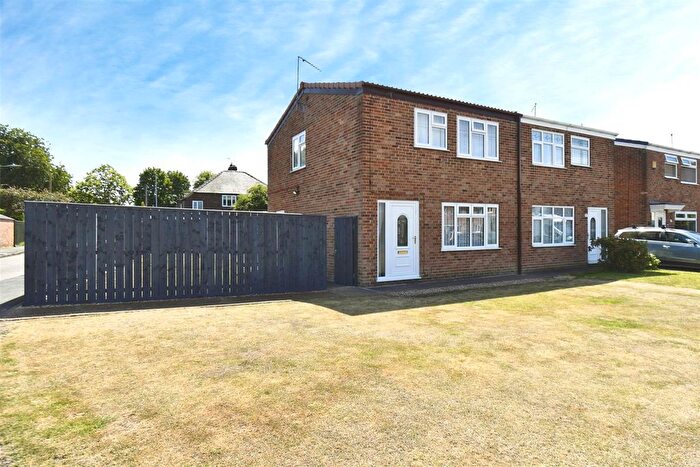 3 Bedroom Semi-Detached House For Sale In Truro Close, Sutton, HU7