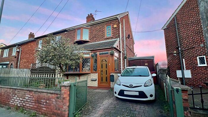 3 Bedroom Semi Detached House For Sale In Warwick Road, Scunthorpe, DN16