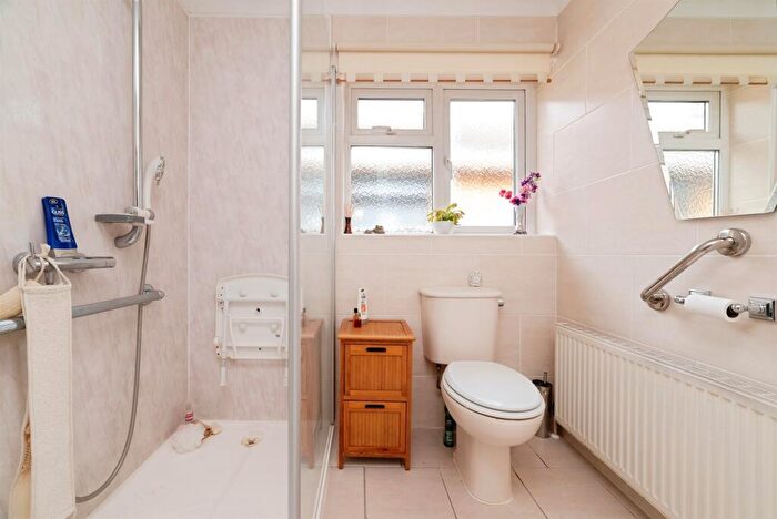 2 Bedroom Detached Bungalow For Sale In Cedarwood Drive, Hull, HU5