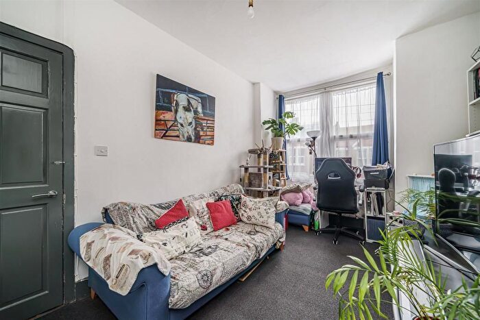 2 Bedroom Maisonette To Rent In Durban Road, London, SE27