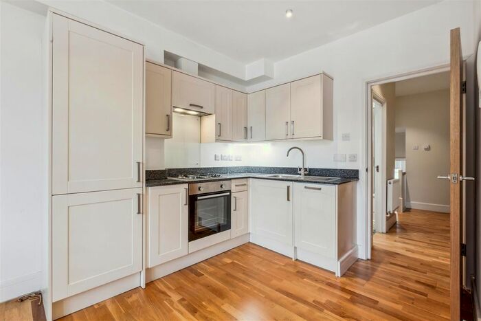 2 Bedroom Flat To Rent In Chiswick High Road, London, W4