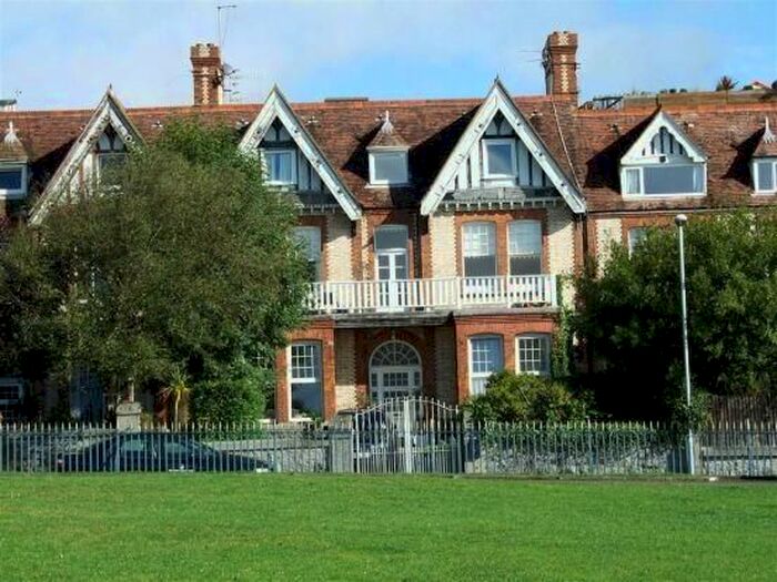 3 Bedroom Flat To Rent In Queens Gate, Lipson, Plymouth, PL4