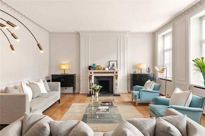 2 Bedroom Flat For Sale In Mansfield Street, London, W1G
