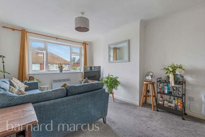 2 Bedroom Flat To Rent In Silverdale Close, Cheam, Sutton, SM1