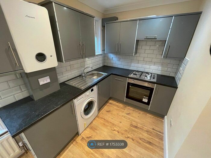 3 Bedroom Flat To Rent In Osborne Road South, Southampton, SO17