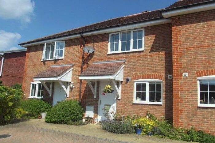 2 Bedroom Property To Rent In Gravel Road, Farnham, GU9