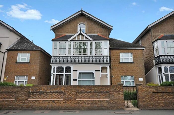 Studio To Rent In Richmond Crescent, Staines, TW18