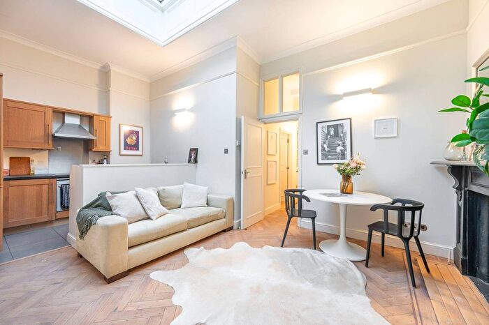 1 Bedroom Flat For Sale In Linden Gardens, Notting Hill Gate, London, W2