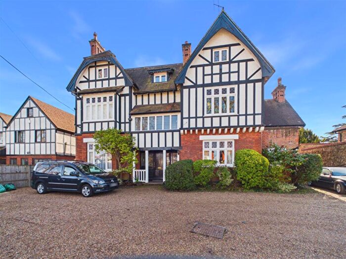 House For Sale In Beauchamp Road, East Molesey, KT8