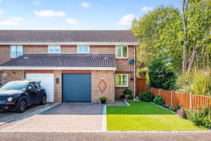 3 Bedroom Semi-Detached House For Sale In Spinney Close, Selsey, PO20