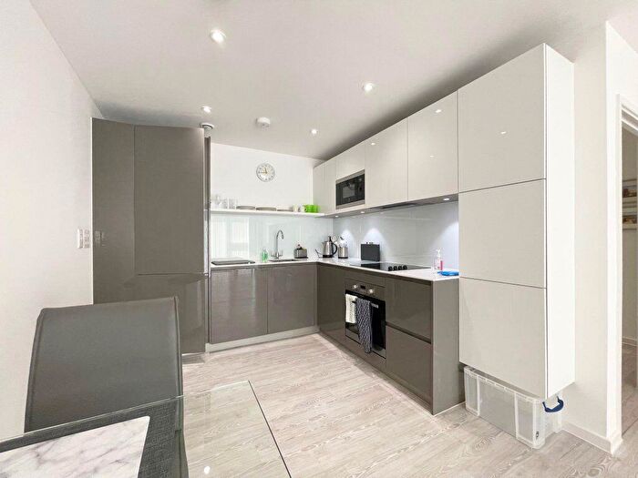 1 Bedroom Flat To Rent In Embankment House -, P17