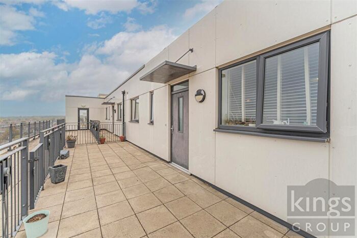 3 Bedroom Penthouse For Sale In Gallery Court, Walthamstow, E17