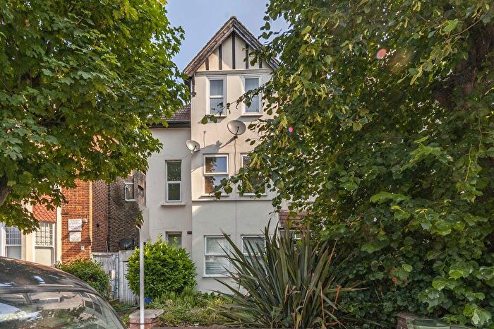 2 Bedroom Flat To Rent In Stanthorpe Road, London, SW16