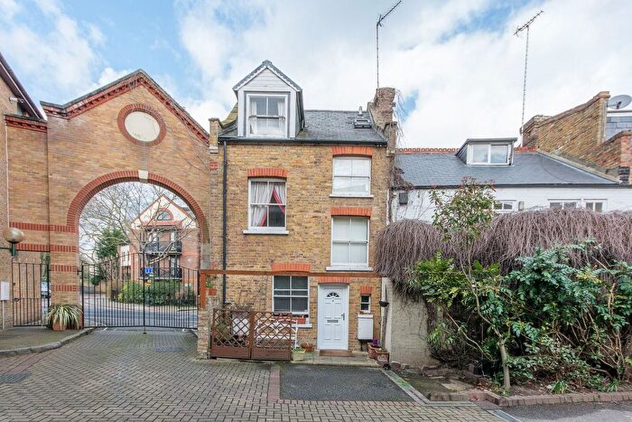 3 Bedroom Property For Sale In Bridge Wharf Road, Old Isleworth, Isleworth, TW7