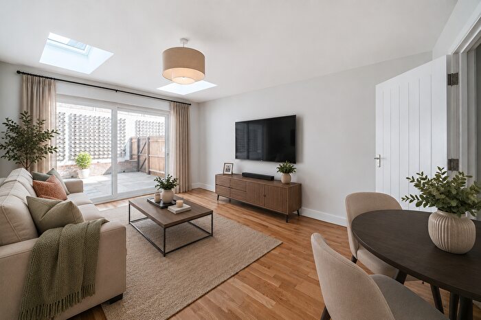 3 Bedroom Town House For Sale In Pentire Place, Farnham, GU10