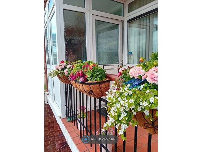 3 Bedroom Flat To Rent In Brownhills, Walsall, WS8