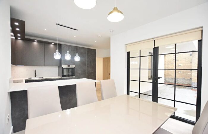3 Bedroom Flat To Rent In Hampton Road, London, E7