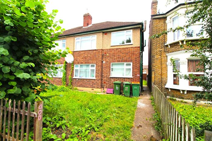 2 Bedroom Flat To Rent In Idmiston Road, Stratford, E15