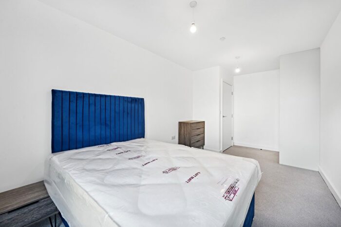 1 Bedroom Flat To Rent In Stylus Place, Hayes, UB3