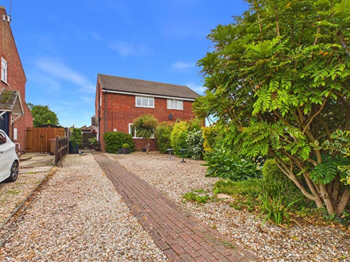 3 Bedroom Semi-Detached House For Sale In Meadow Lane, Newport, HU15
