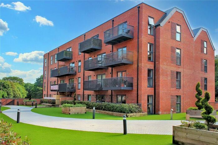 2 Bedroom Apartment To Rent In Beaulieu Place, Hook, RG27