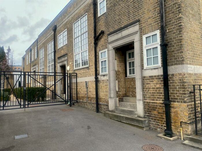 2 Bedroom Apartment To Rent In Baker Court, Braintree, CM7