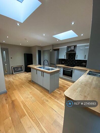 6 Bedroom Terraced House To Rent In The Meadow Way, Harrow, HA3