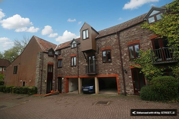2 Bedroom Flat For Sale In Park Road, Thornbury, BS35