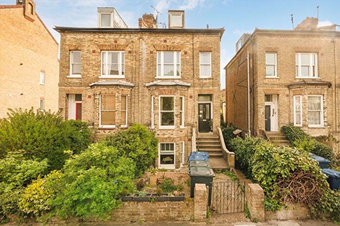 2 Bedroom Flat To Rent In Oxford Road, Ealing, W5