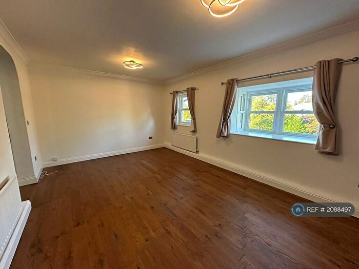 2 Bedroom Flat To Rent In Eltham Lawn, Cheltenham, GL50