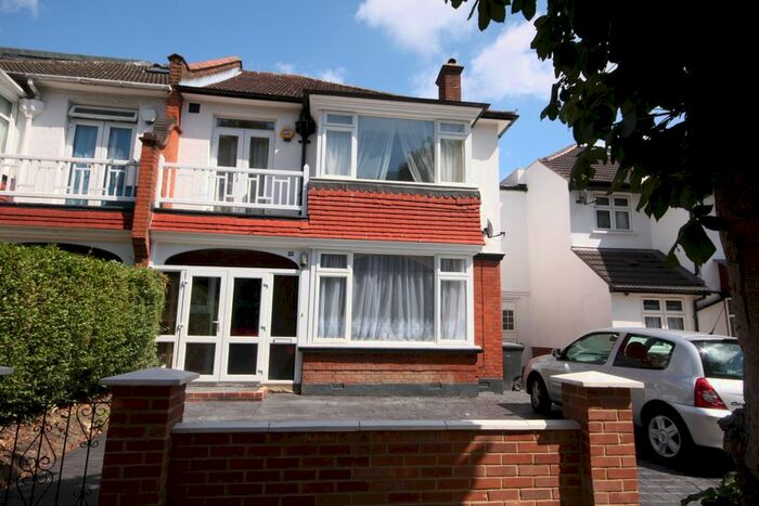 4 Bedroom Semi-Detached House To Rent In Craignish Avenue, London, SW16