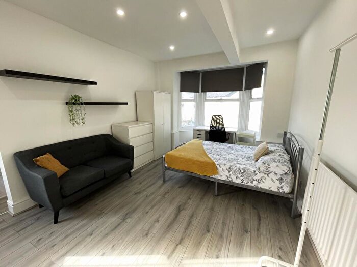 Studio To Rent In Flat Ecclesall Road, Sheffield, S11