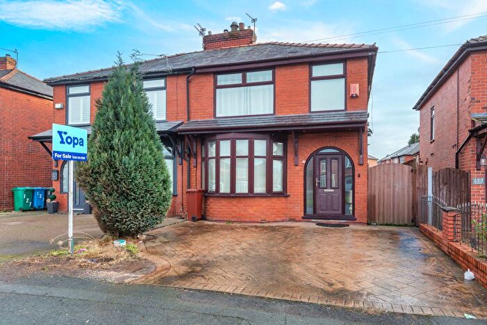 3 Bedroom Semi Detached House For Sale In Broadway, Manchester, M40