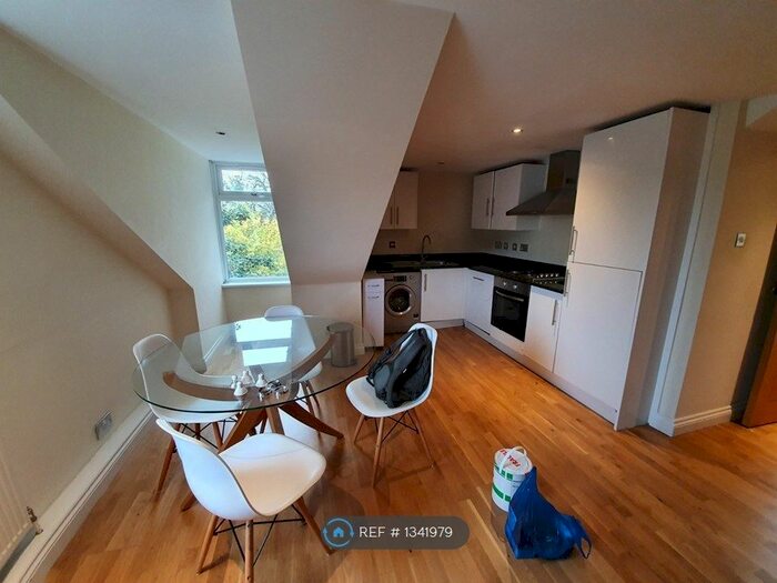 3 Bedroom Semi-Detached House To Rent In Albans Close, London, SW16