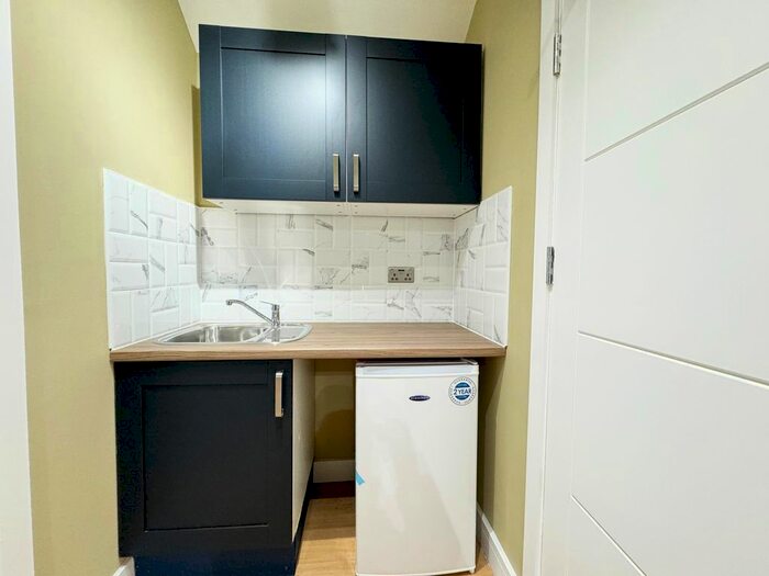 Studio To Rent In Stanwell Gardens, Staines, TW19