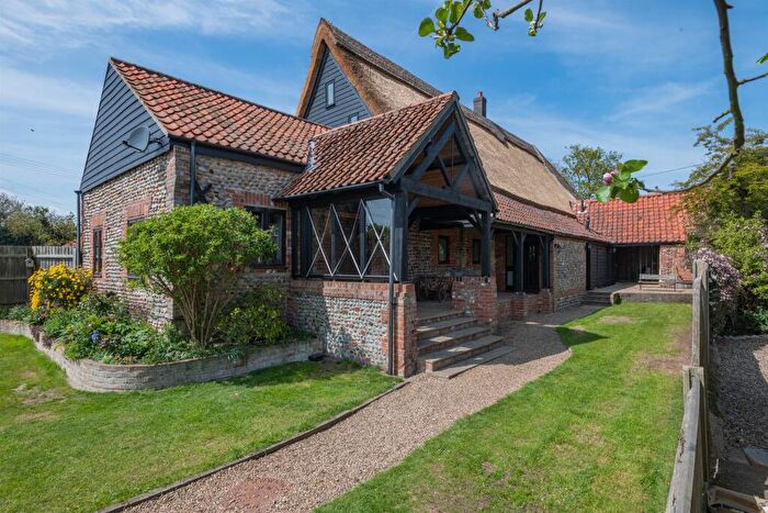 3 Bedroom Barn Conversion For Sale In Church Road, Bacton, Norwich, NR12