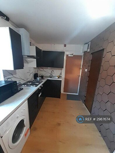 2 Bedroom Flat To Rent In Kingsland Road, Cardiff, CF5