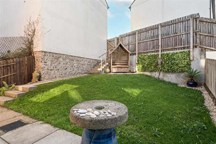 3 Bedroom End Of Terrace House For Sale In Flax Meadow Lane, Axminster, EX13