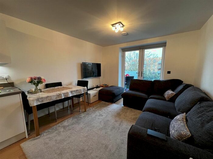 1 Bedroom Flat For Sale In Gemini Park, Borehamwood, WD6