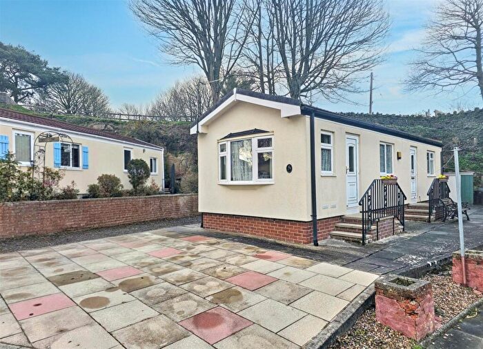 2 Bedroom Park Home For Sale In Cringles, Silsden, BD20