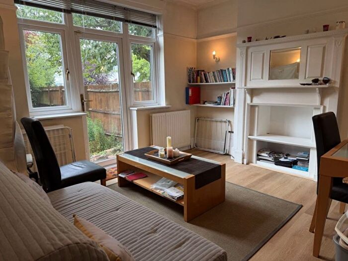 1 Bedroom Flat To Rent In Clifford Avenue, London, SW14