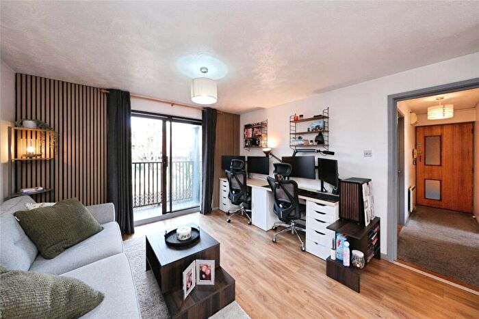 1 Bedroom Flat For Sale In Alderney Street, Nottingham, Nottinghamshire, NG7